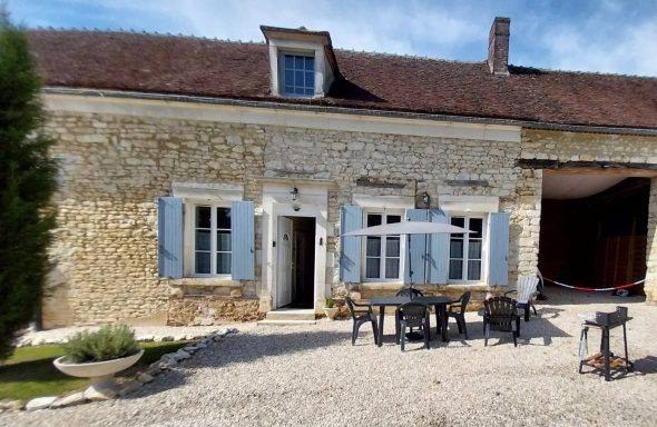 espace détente pour manger dehors devant le gite la Branchoise Auxerre Branche