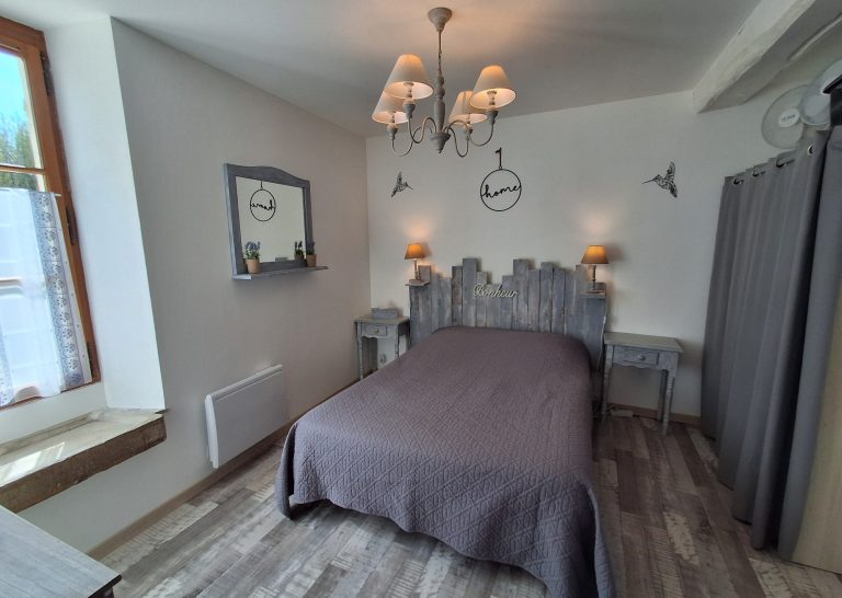 couchage pour 2 personnes chambre du gite Auxerre gite la branchoise location meublé pour vacances Auxerre Branches, Sens, Joigny, Tonnerre, Pontigny, Auxerrois, Tourisme Yonne