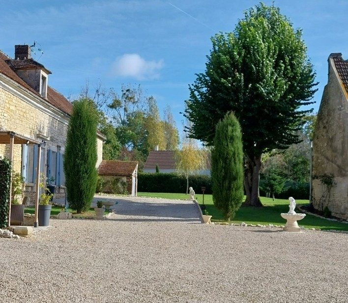 Jacuzzi ,SPA pour se détendre au Gîte La Branchoise à Branches 89 proche Auxerre Jacuzzi ,SPA pour se détendre au Gîte La Branchoise à Branches 89 proche Auxerre
