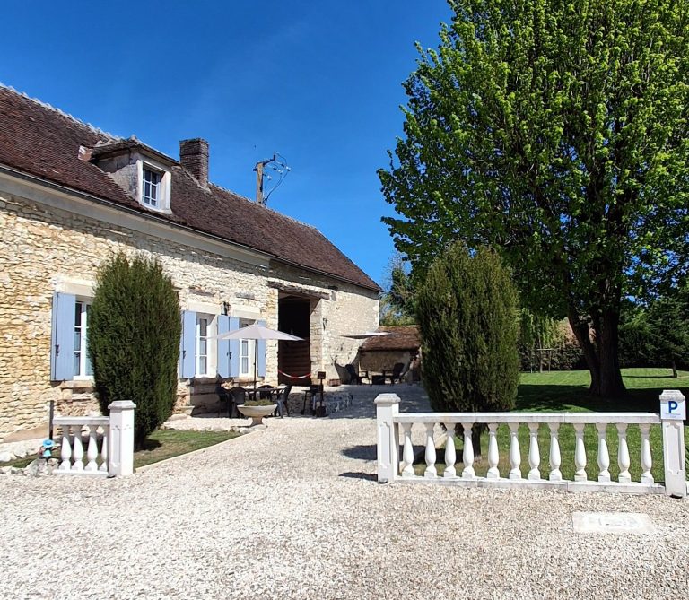 Jacuzzi ,SPA pour se détendre au Gîte La Branchoise à Branches 89 proche Auxerre Jacuzzi ,SPA pour se détendre au Gîte La Branchoise à Branches 89 proche Auxerre