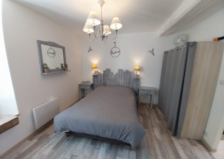 couchage pour 2 personnes chambre du gite Auxerre gite la branchoise location meublé pour vacances Auxerre Branches, Sens, Joigny, Tonnerre, Pontigny, Auxerrois, Tourisme Yonne