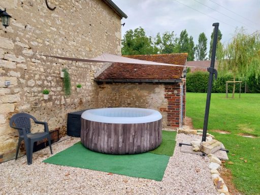 Jacuzzi ,SPA pour se détendre au Gîte La Branchoise à Branches 89 proche Auxerre